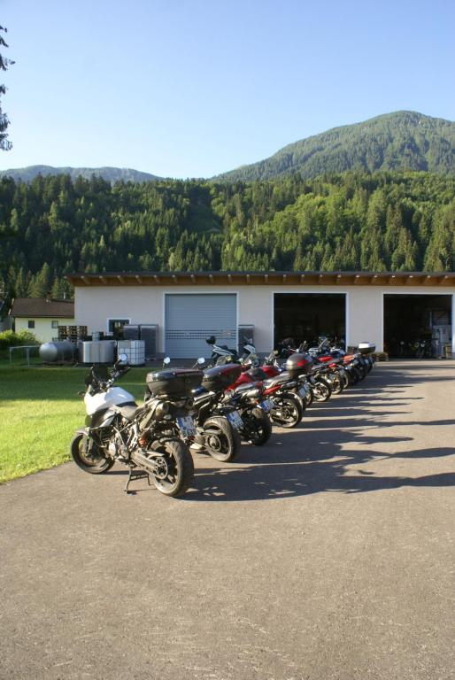 Bierhotel Loncium & Privatbrauerei Kotschach-Mauthen Dış mekan fotoğraf